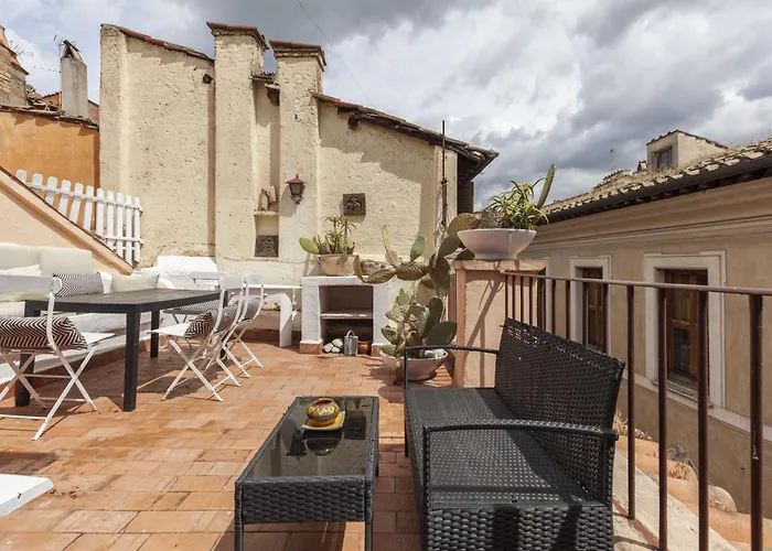 Апартаменты Pantheon Splendid Flat With Terrace *